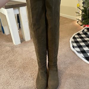 Womens extra tall green suede boots - size 8.5